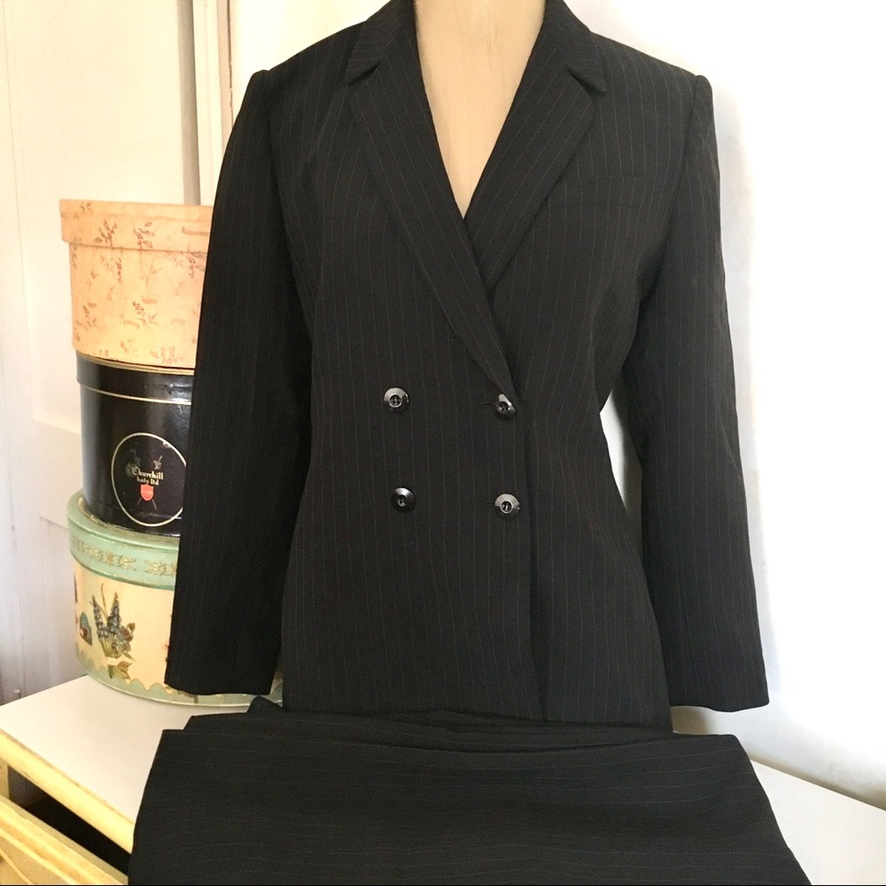 Lord and Taylor Classic pin striped pantsuit!